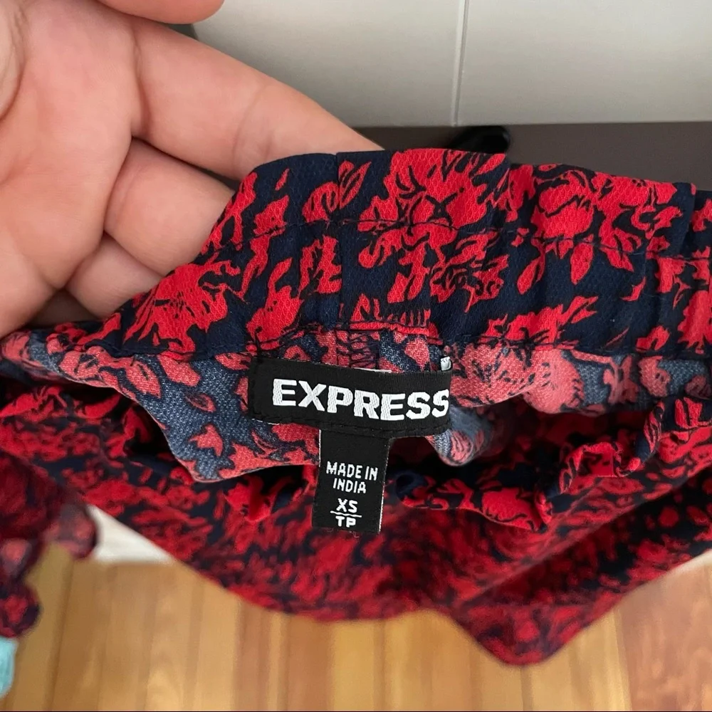 NWOT Flare Sleeves Express Top - Picture 4 of 9